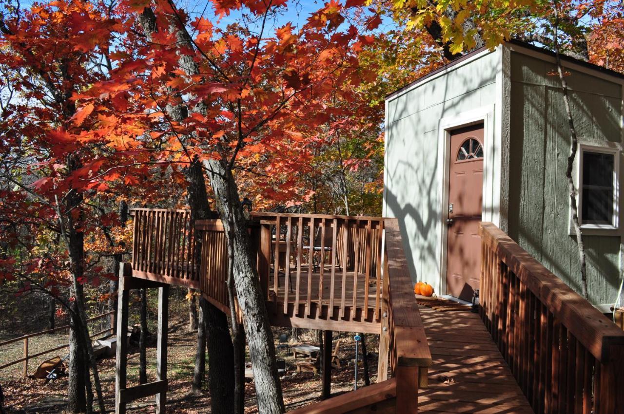 Seven Oaks - Treehouse with deck Villa Lenexa Buitenkant foto