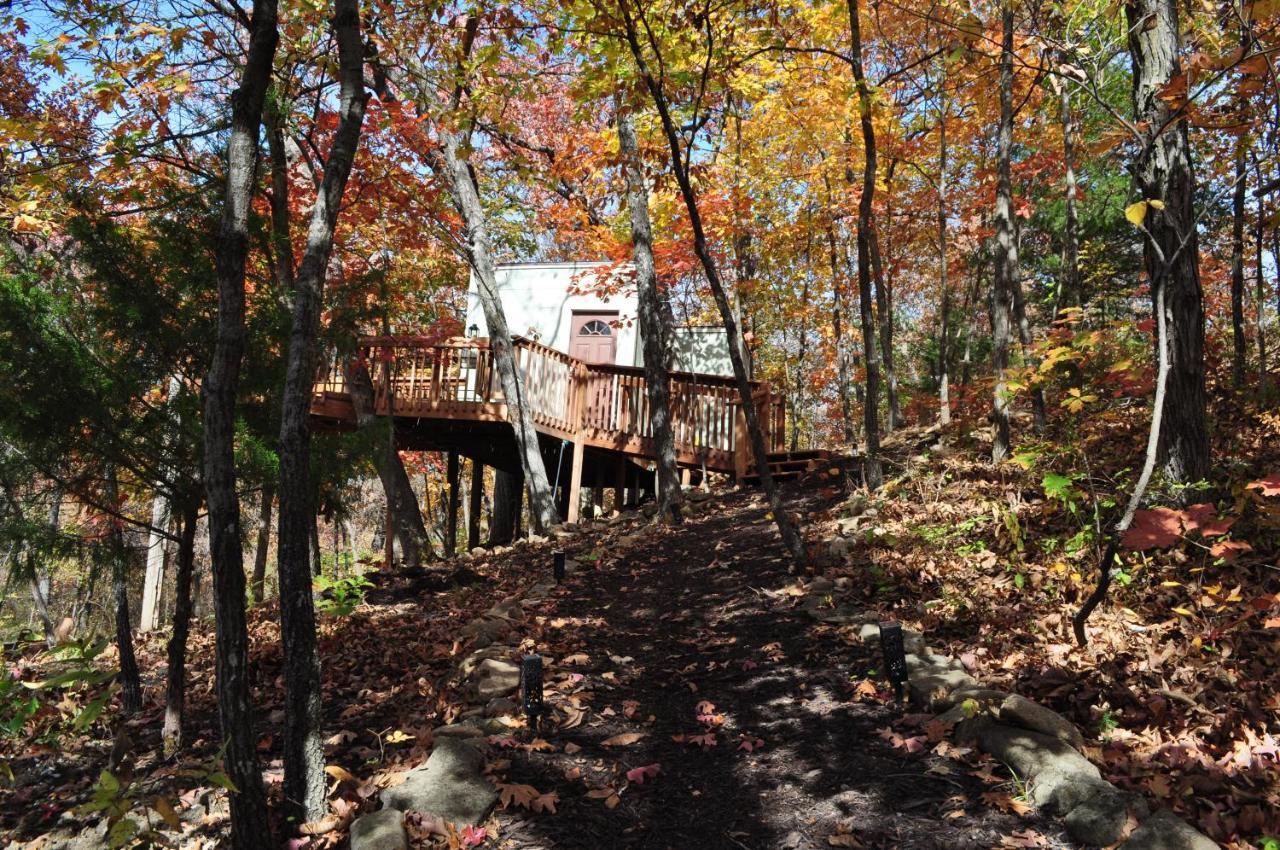 Seven Oaks - Treehouse with deck Villa Lenexa Buitenkant foto