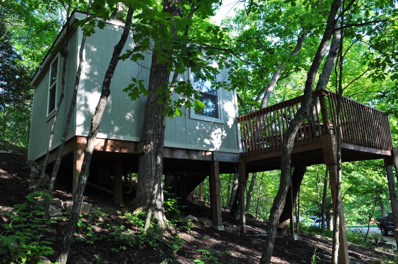 Seven Oaks - Treehouse with deck Villa Lenexa Buitenkant foto